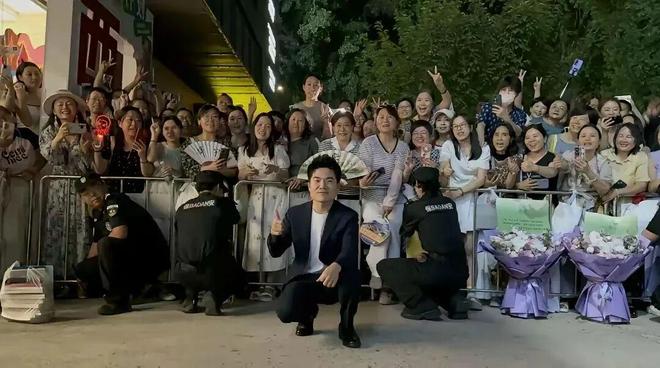 谁撑起了董宇辉的210亿销量？