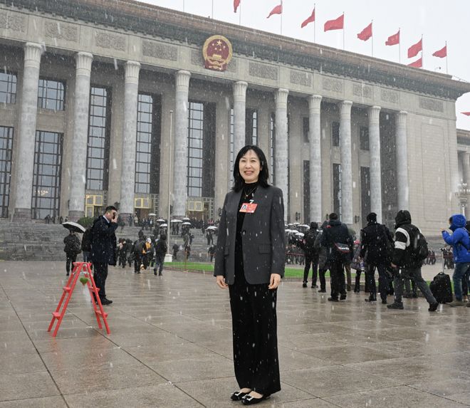 新能源车占比达12%！全国人大代表周燕芳：传统保险难适配，建议差异化定价