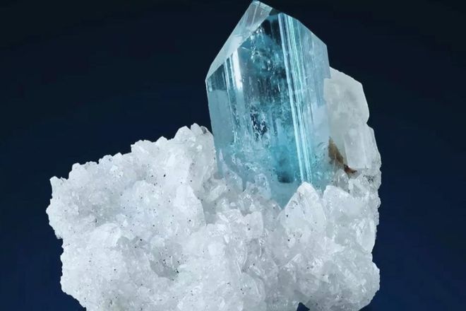 伊朗封锁霍尔木兹海峡，股债金齐跌，投资人心里苦