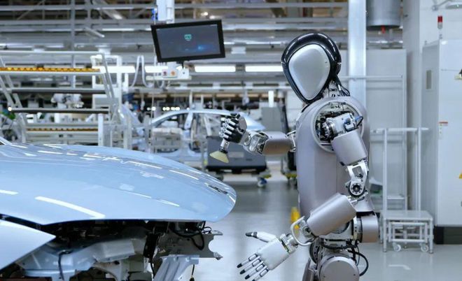 蔚来暂缓进军机器人，研发砍掉四成！李斌谨慎过头了？