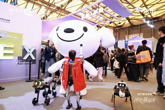 从展台到客厅与厨房，机器人加快走进日常 | 直击AWE 2026