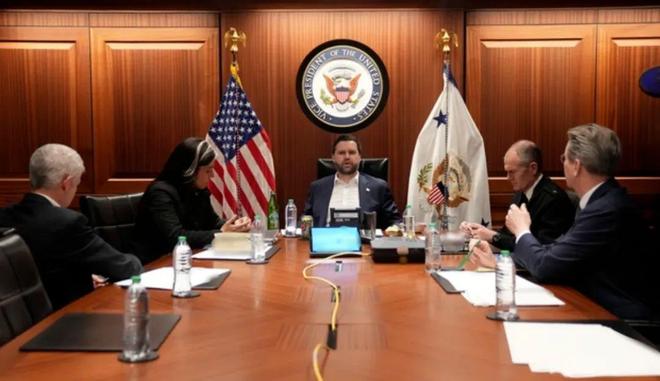 伊朗战场竟成白宫夺嫡修罗场！万斯、鲁比奥谁能笑到最后？