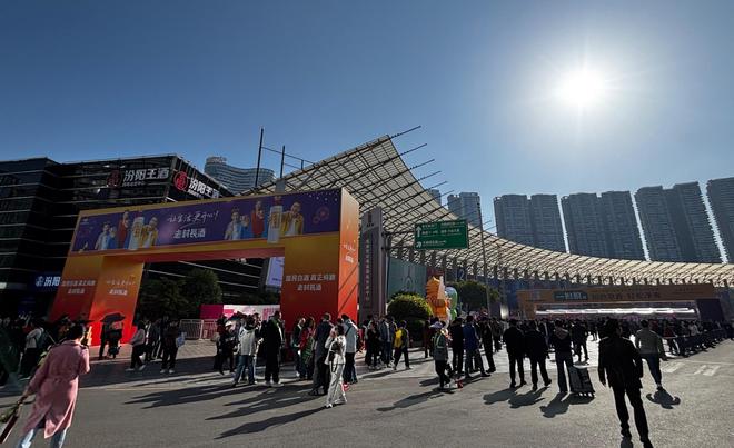 直击2026年糖酒会：酒厂抱团抢订单，茅台展区火爆，排长队买1公斤装飞天