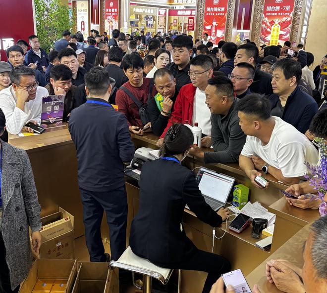 直击2026年糖酒会：酒厂抱团抢订单，茅台展区火爆，排长队买1公斤装飞天