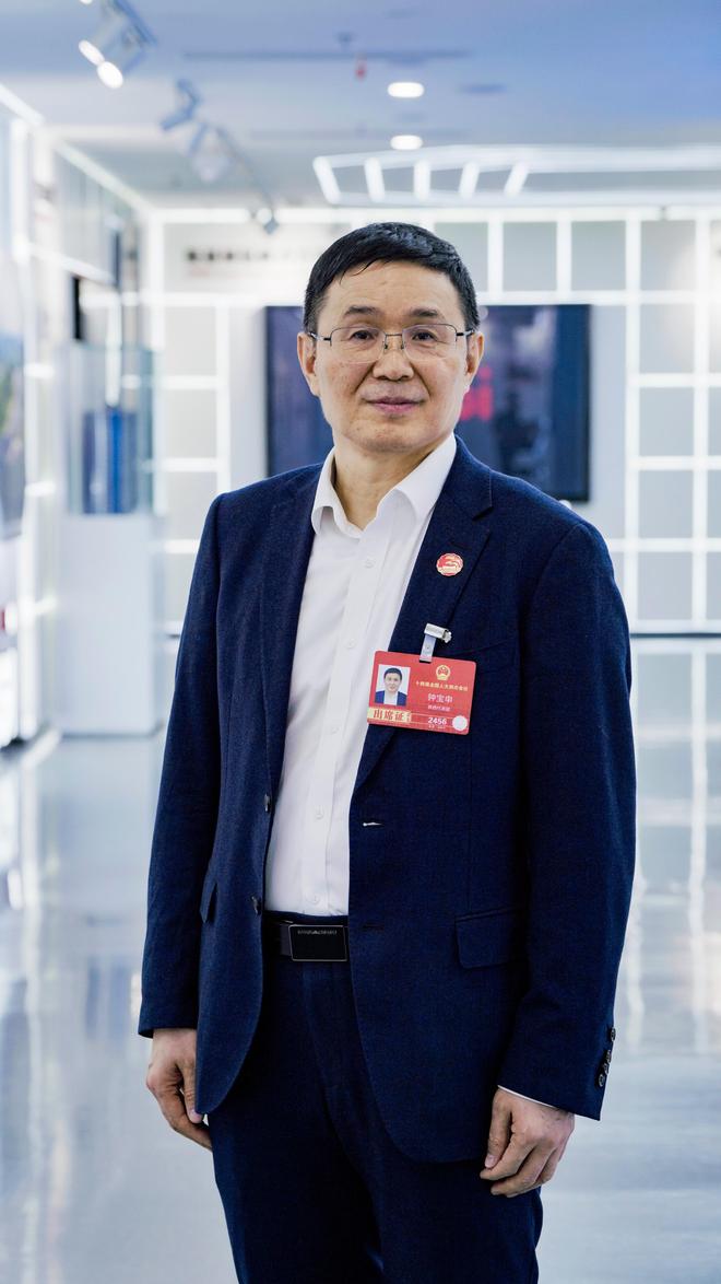 全国人大代表、隆基绿能董事长钟宝申：以高标准重构光伏行业竞争规则