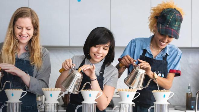 黎辉出手，28亿买了一杯蓝瓶咖啡