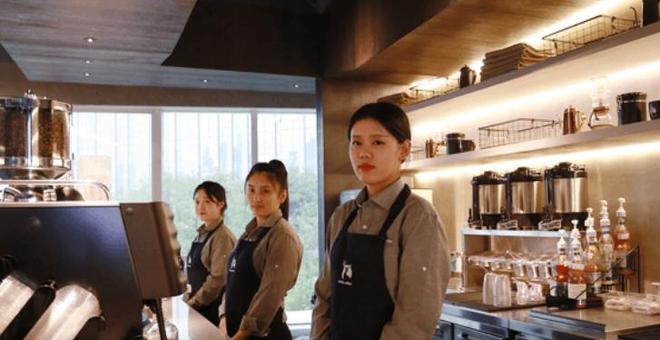 黎辉出手，28亿买了一杯蓝瓶咖啡