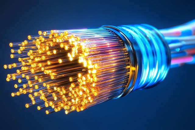 砖瓦厂长的三次豪赌，干出一家900亿市值光缆巨头