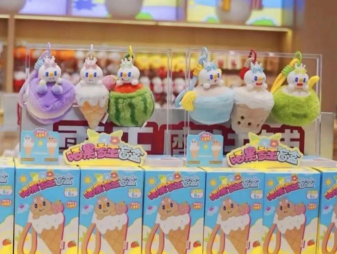 喜茶Lab VS 雪王旗舰店，谁会成为茶饮圈的“迪斯尼”？