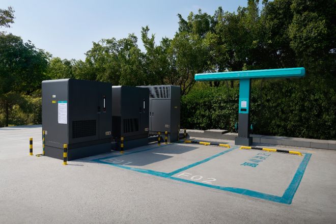 9分钟充饱一辆车？比闪充更夸张的，是比亚迪的“闪建”