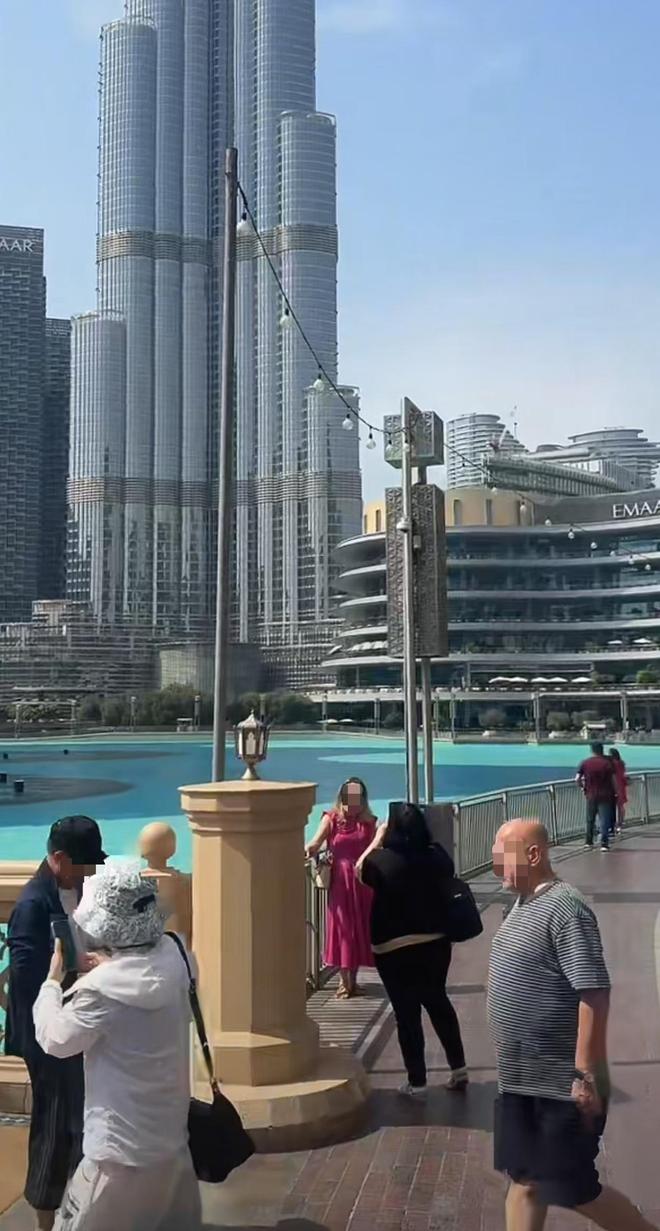 迪拜机场停运后，有中国游客无法继续旅行亦无法回国，还在当地遭遇酒店涨价