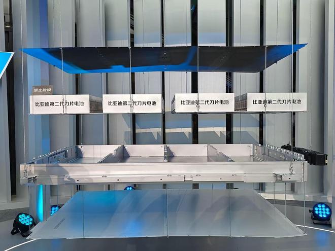 比亚迪发布9分钟“充饱”的二代刀片电池，首搭10款车型，计划年底建成2万个闪充站