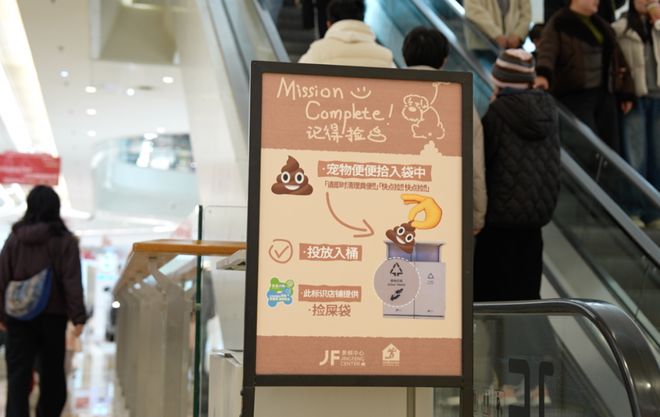 因「增设4个女厕所」被网暴，这家“卫生巾免费自取、创办女子夜校”的商场还在为女性友好做更多？