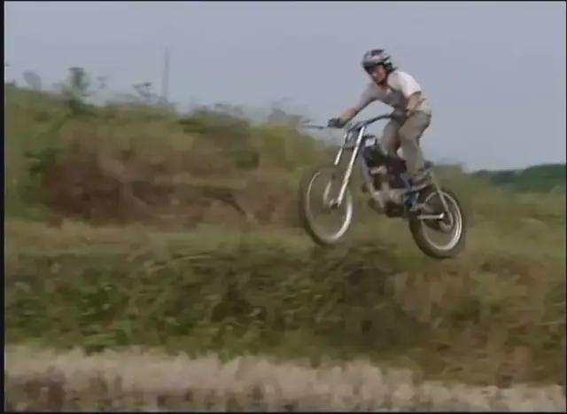 19岁辍学少年，花20年造了台吊打雅马哈的国产摩托(6)