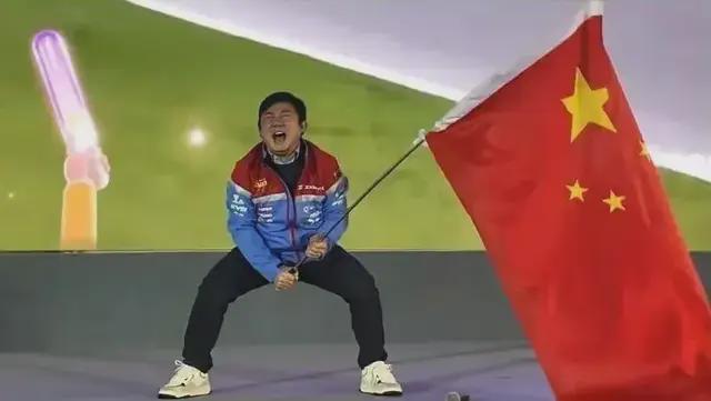 19岁辍学少年，花20年造了台吊打雅马哈的国产摩托(10)