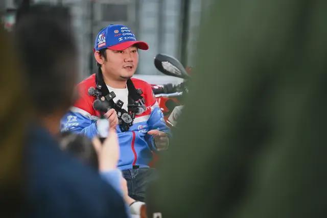 19岁辍学少年，花20年造了台吊打雅马哈的国产摩托(12)