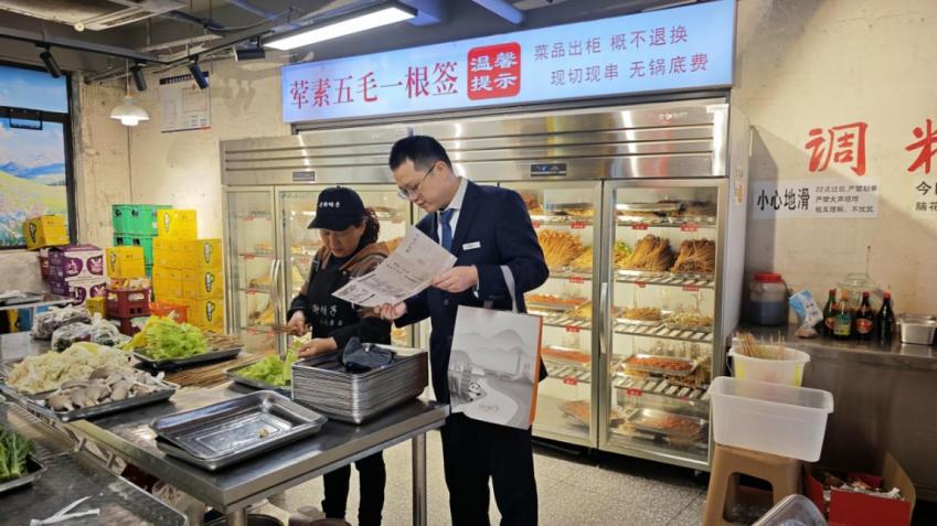多措并举守护现金安全 成都银行开展“5·15”反假货币宣传活动
