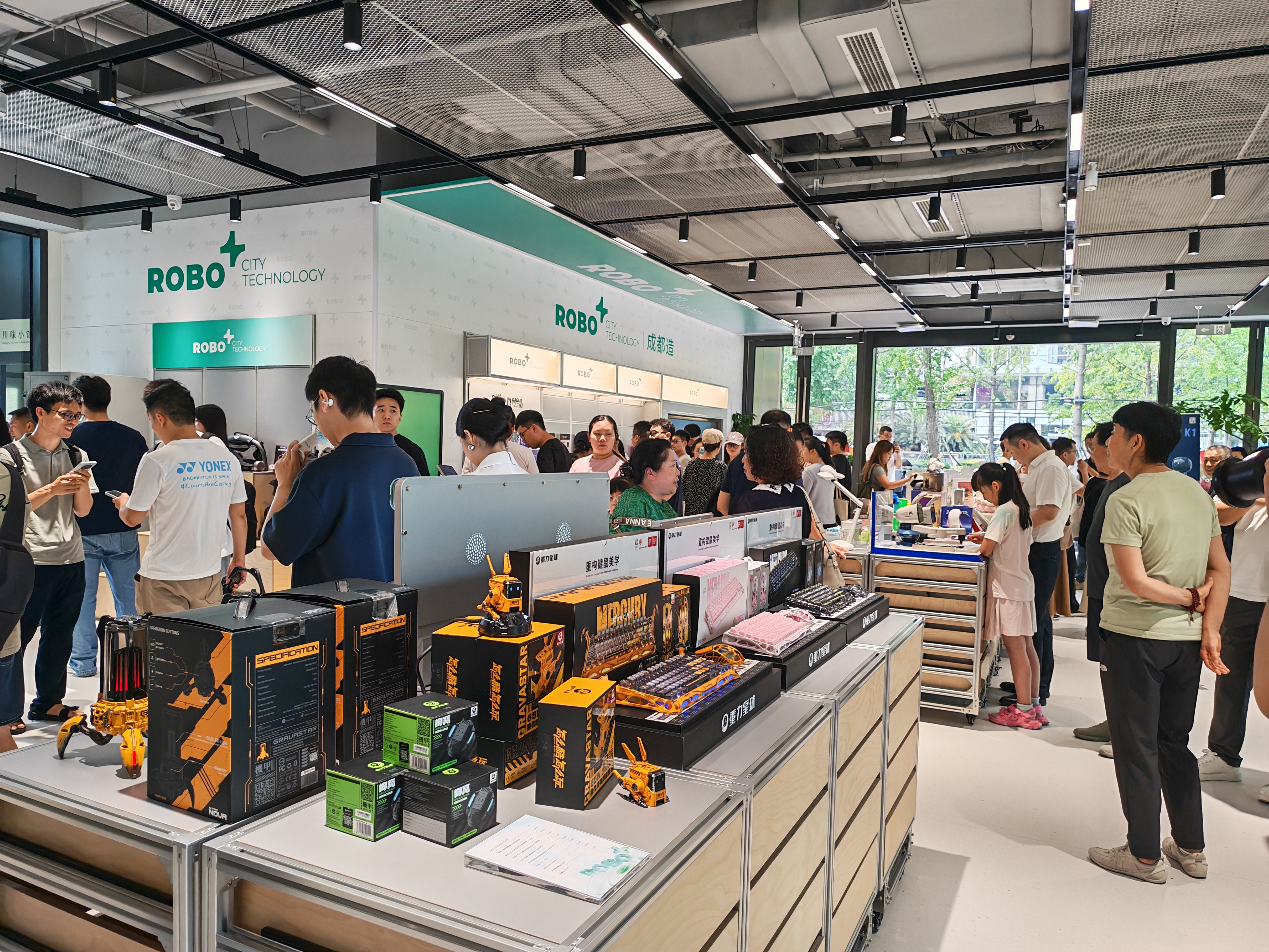 全国首个机器人街区超级应用场景落地成都